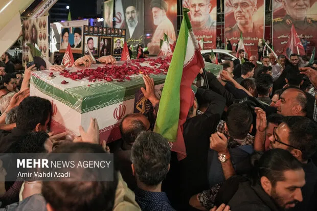 مراسم وداع با پیکر مطهر سردار شهید «حسین ظریفی» در اجتماعات شبانه مشهد