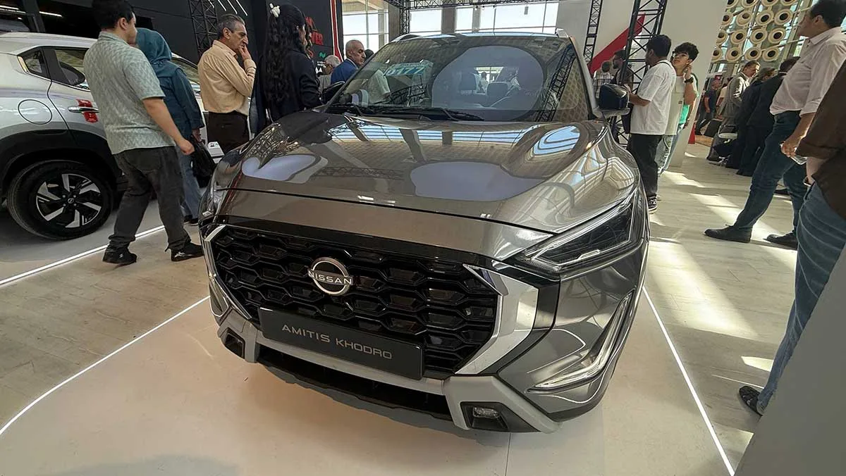 نمای جلو نیسان مگنایت