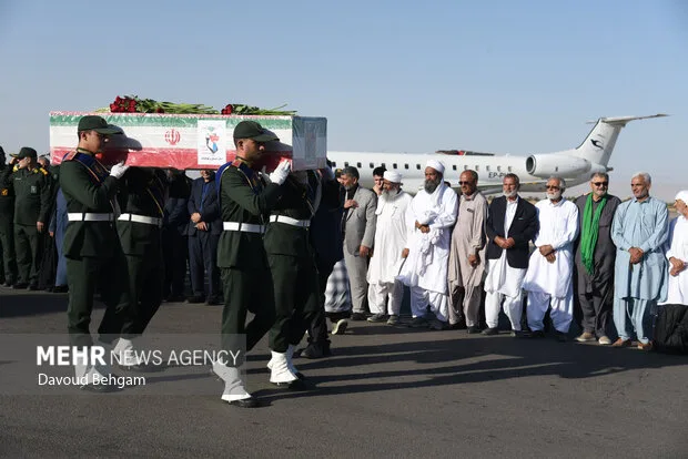 استقبال از پیکر سردار شهید ظریفی در فرودگاه مشهد