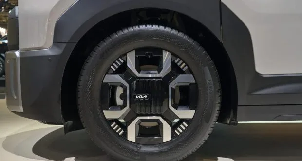 Kia Makes Regular Vans Feel Outdated With New PV7