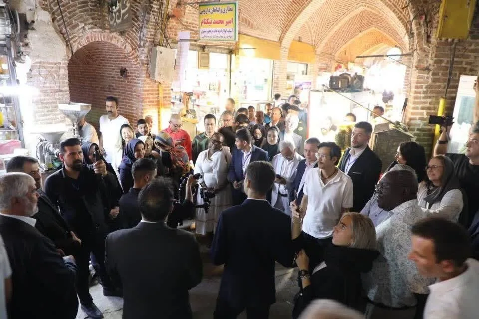 بازدید سفرا و دیپلماتهای ۹ کشور خارجی از دریاچه ارومیه و آثار تاریخی مرکز استان آذربایجانغربی