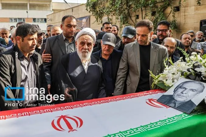 احمد ناطق نوری کیست؟/ از سیاستورزی طولانی پارلمانی تا عکس یادگاری با محمدعلی کلی و تعیین تکلیف شرعی برای بوکس/ داستان مردی که جلوی احمدی نژاد ایستاد!