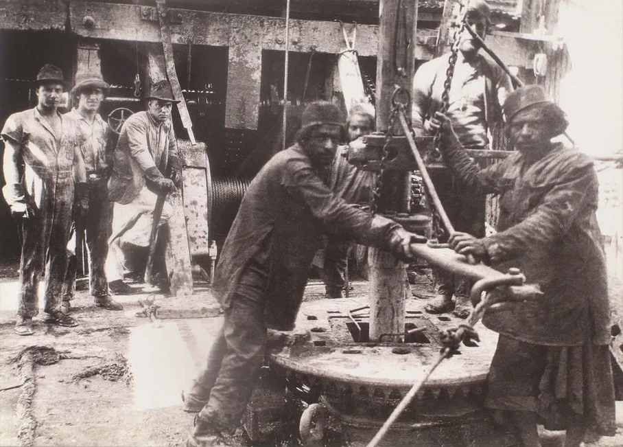 داستان پیچیده نفت ایرانی