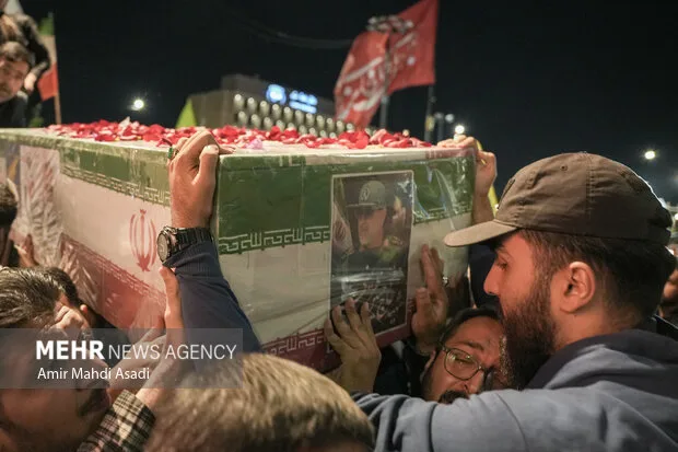 مراسم وداع با پیکر مطهر سردار شهید «حسین ظریفی» در اجتماعات شبانه مشهد