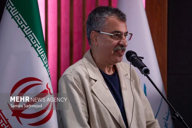 مراسم اهدای نشان درجه یک هنری به علیرضا داوودنژاد