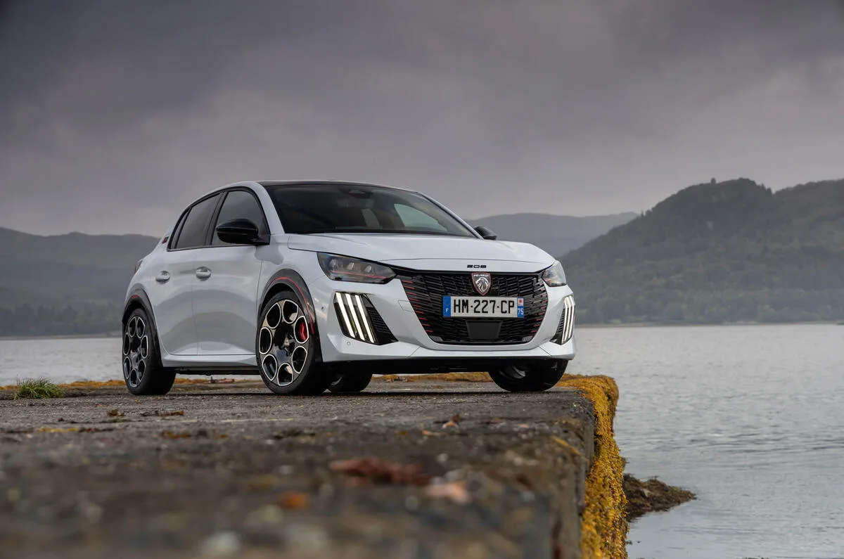 پژو e-208 GTi