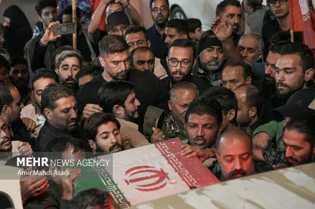 مراسم وداع با پیکر مطهر سردار شهید «حسین ظریفی» در اجتماعات شبانه مشهد