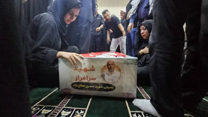 استقبال باشکوه مردم دیر از پیکر سه شهید حملات اخیر دشمن