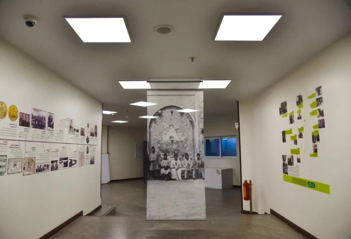 نمایشگاه عکس‌های تاریخی در راهروی سفید کوشک هنر تهران