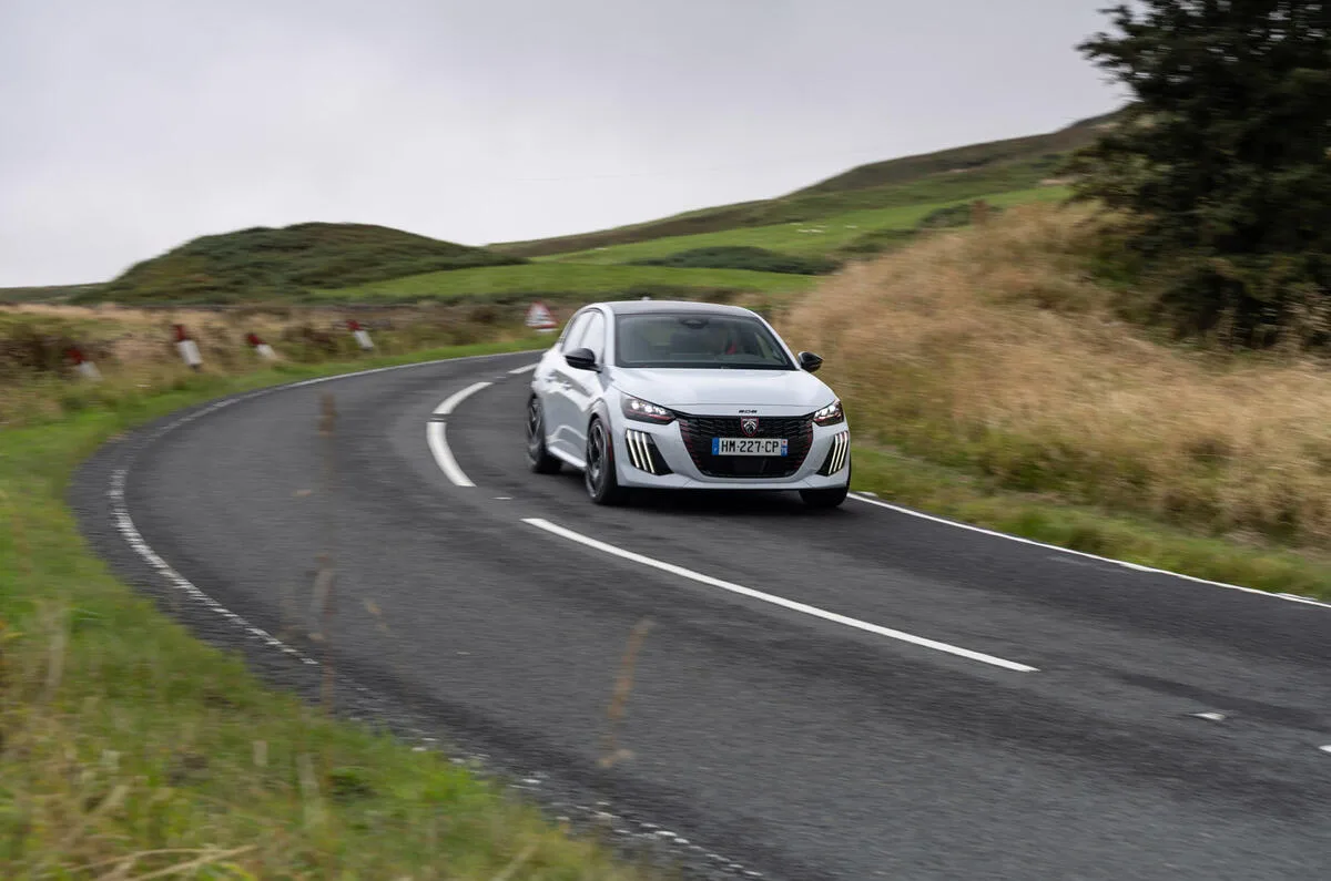 پژو e-208 GTi