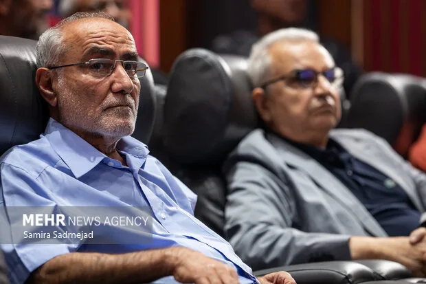 مراسم اهدای نشان درجه یک هنری به علیرضا داوودنژاد