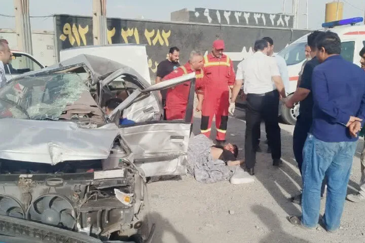 تصادف پژو با کامیون در جاده کرج _ هشتگرد؛ حادثه مرگبار نبود