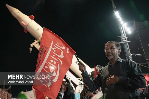 مراسم وداع با پیکر مطهر سردار شهید «حسین ظریفی» در اجتماعات شبانه مشهد