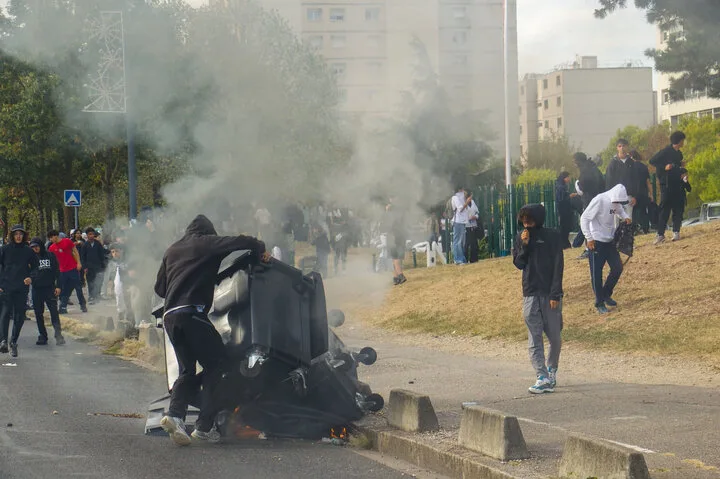 بازداشت بیش از ۴۰۰ نفر در جریان اعتراضات خشونتبار دانشآموزان در فرانسه