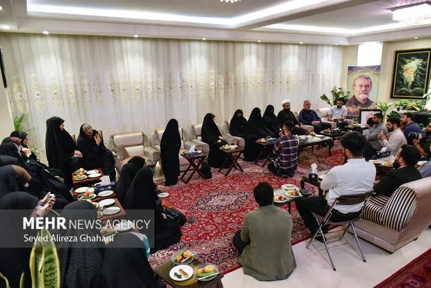 دیدار اصحاب رسانه با خانواده شهید لاریجانی