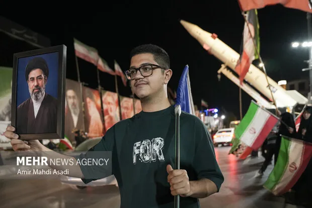 مراسم وداع با پیکر مطهر سردار شهید «حسین ظریفی» در اجتماعات شبانه مشهد