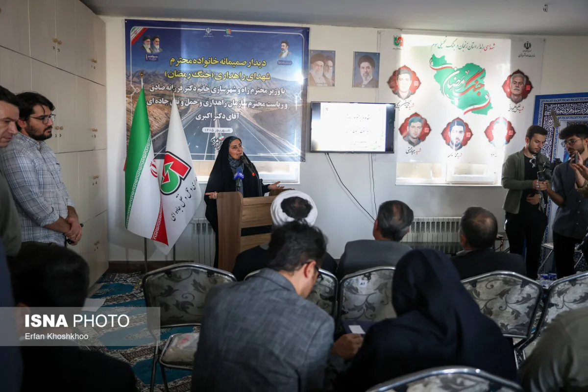 بازدید فرزانه صادق مالواجرد، وزیر راه و شهرسازی از راهدارخانه نیک‌پی