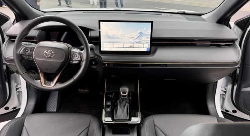 نمای کابین تویوتا فرانتلندر هیبریدی 2026