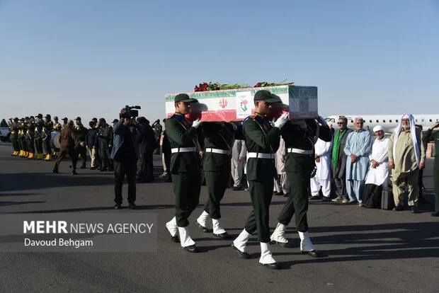 استقبال از پیکر سردار شهید ظریفی در فرودگاه مشهد