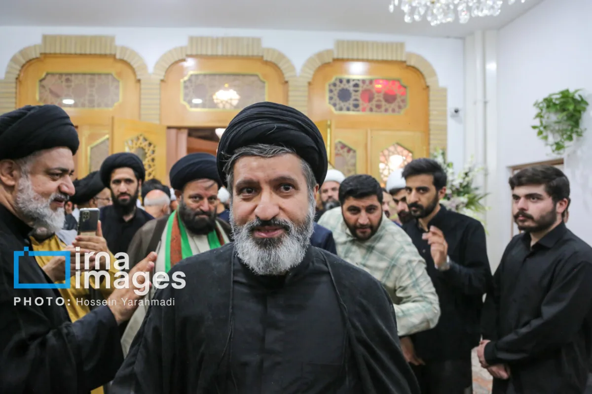 حضور فرزند رهبر شهید انقلاب در یک مراسم ختم/ نماینده آیت الله سیستانی هم بود+ تصاویر