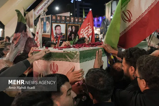 مراسم وداع با پیکر مطهر سردار شهید «حسین ظریفی» در اجتماعات شبانه مشهد
