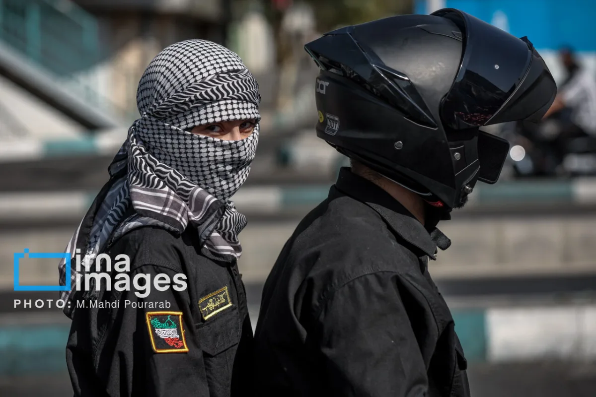 دختران موتورسوار در رزمایش جانفدا با حجاب و پوششهای متفاوت/ از موتورسواری با کلاه آفتابی تا بستن صورت به سبک انتفاضه فلسطین + تصاویر