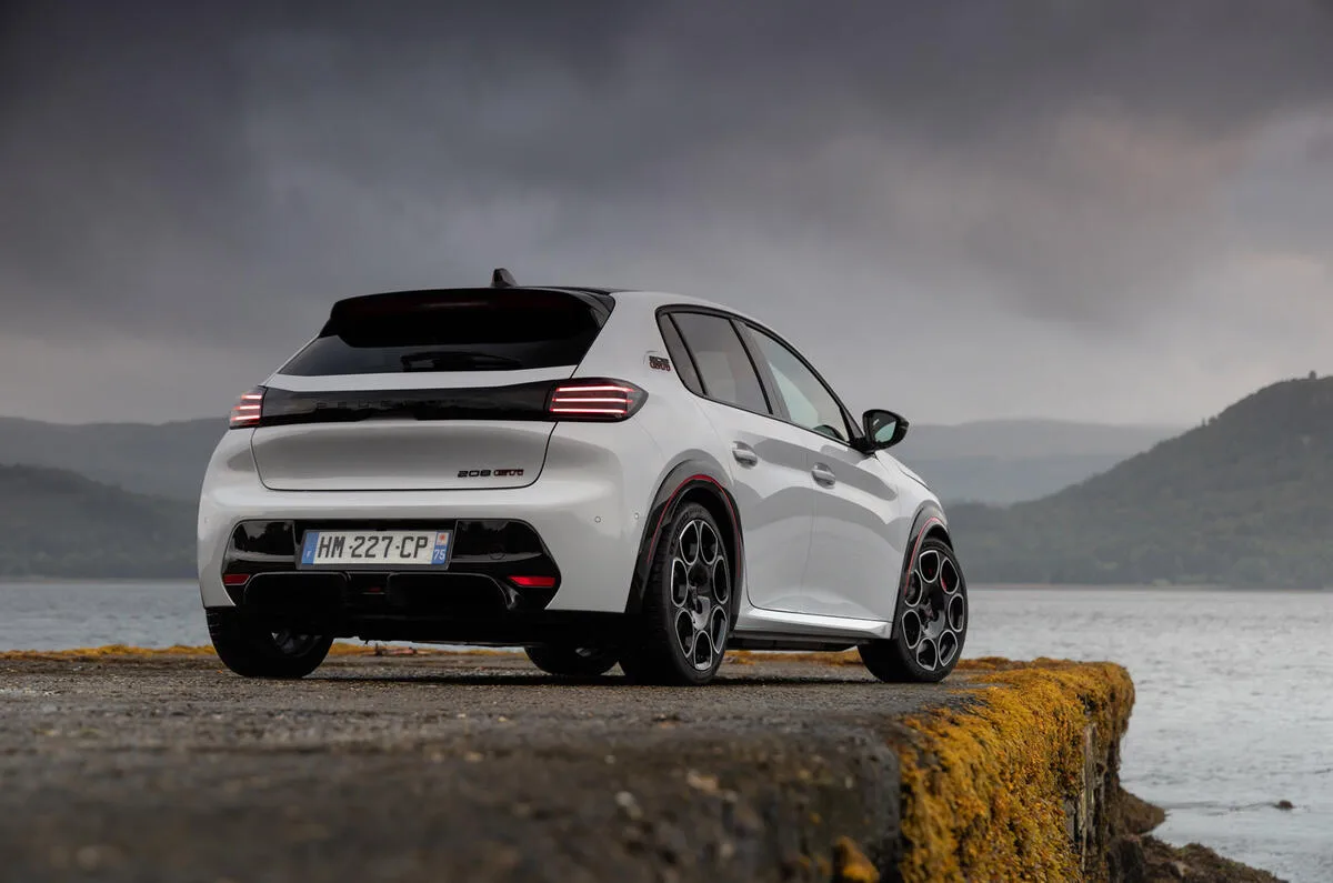 پژو e-208 GTi