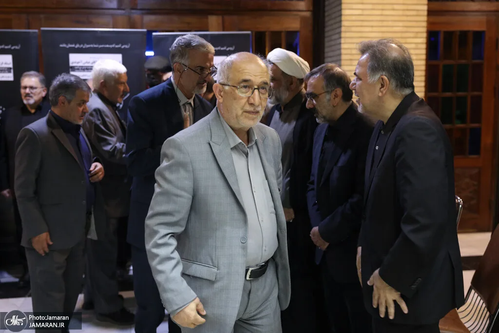 عباس آخوندی در آغوش ظریف/ تصاویری از وزرای پزشکیان و روحانی در یک مراسم/ ناطق نوری و محمدعلی نجفی هم آمدند
