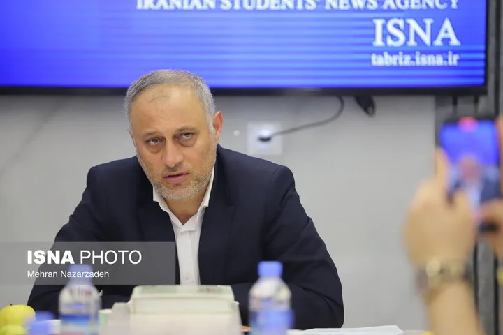 نشست مشترک رییس مرکز ملی فرش ایران با فعالان و تشکل های حوزه فرش آذربایجانشرقی