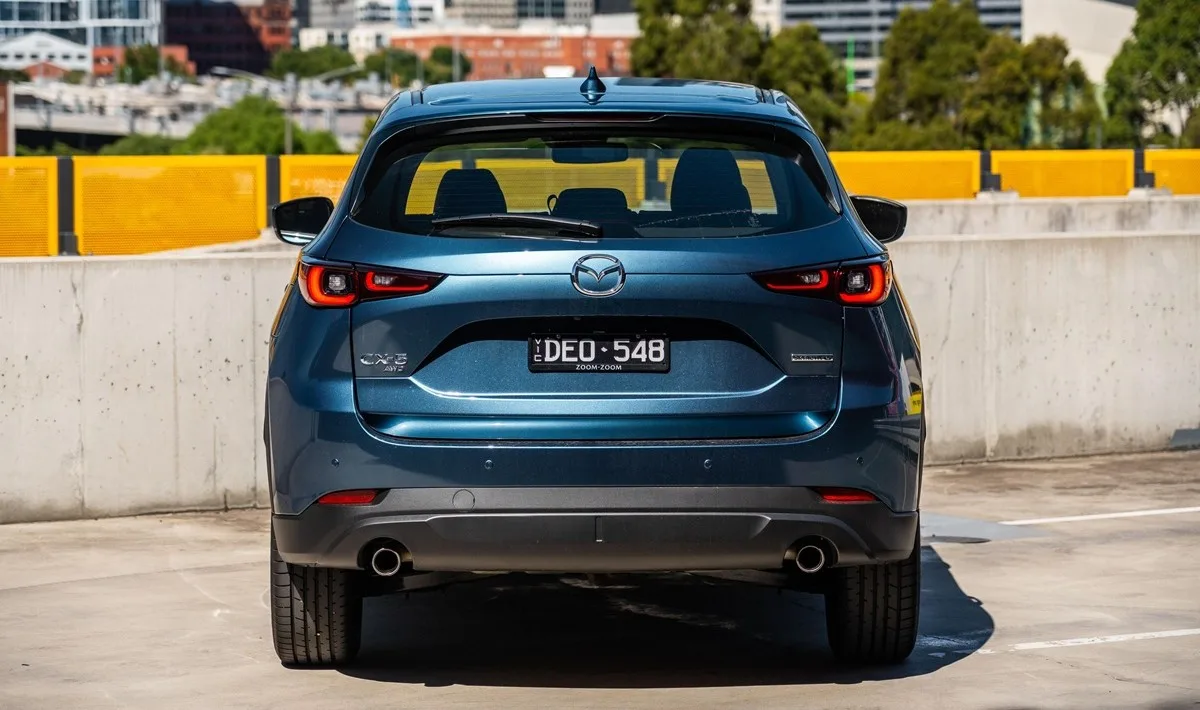 نمای عقب مزدا CX-5
