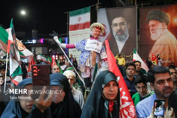 وداع با پیکرهای مطهر جانباختگان بلوار وکیل آباد مشهد در تجمعات شبانه