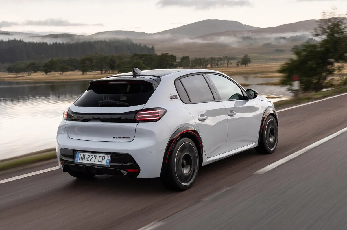 پژو e-208 GTi