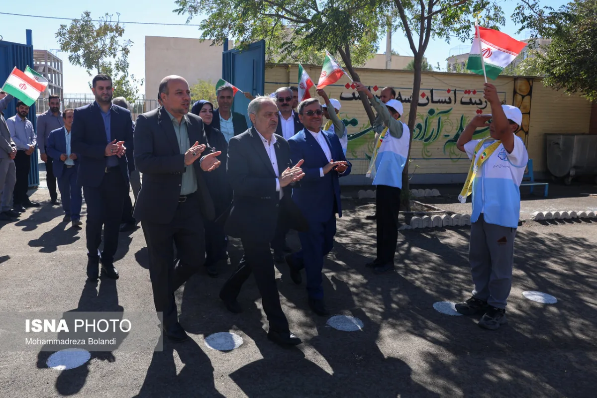 علیرضا کاظمی‌، وزیر آموزش و پرورش در آیین مهر کریمانه به مناسبت آغاز سال تحصیلی آیین مهر کریمانه به مناسبت آغاز سال تحصیلی ۱۴۰۵ - ۱۴۰۶