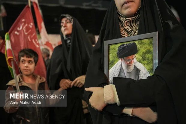 مراسم وداع با پیکر مطهر سردار شهید «حسین ظریفی» در اجتماعات شبانه مشهد