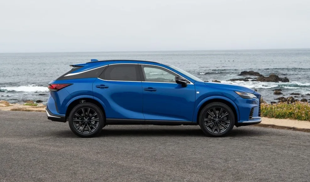 نمای جانبی لکسوس RX 350 AWD مدل 2026