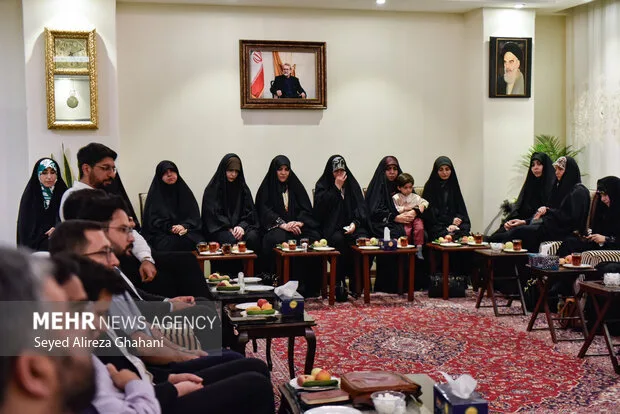 دیدار اصحاب رسانه با خانواده شهید لاریجانی