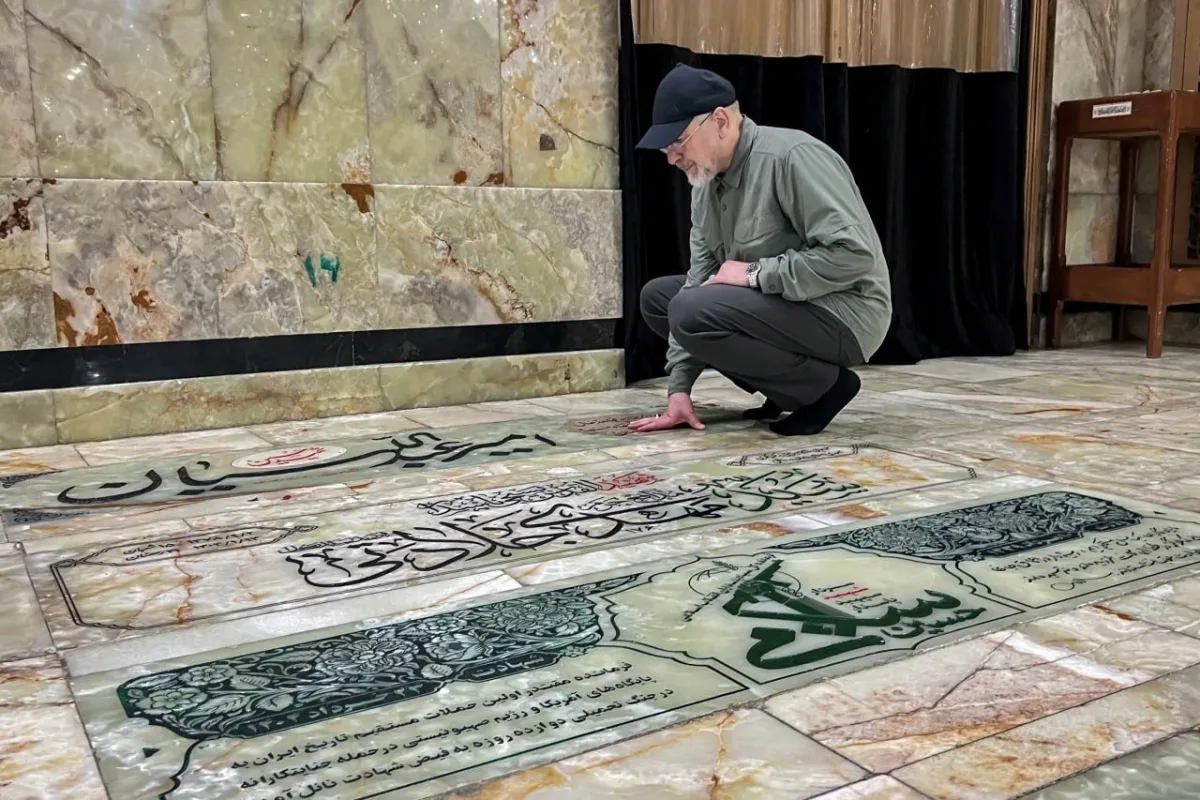 پوشش متفاوت قالیباف در حرم عبدالعظیم حسنی(ع) + تصاویر