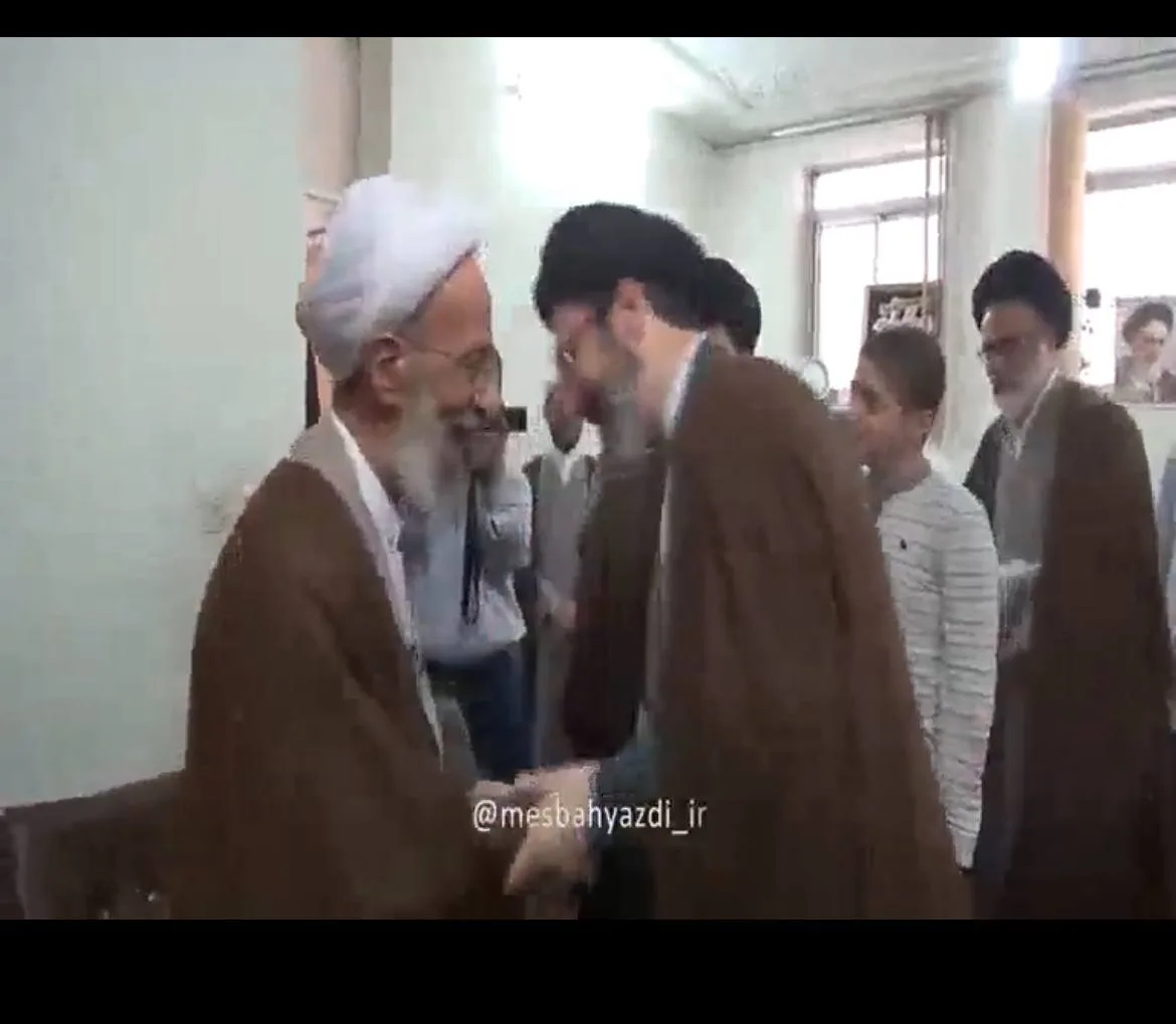 حضور آیت الله سید مجتبی خامنهای در منزل مصباح یزدی + تصاویر
