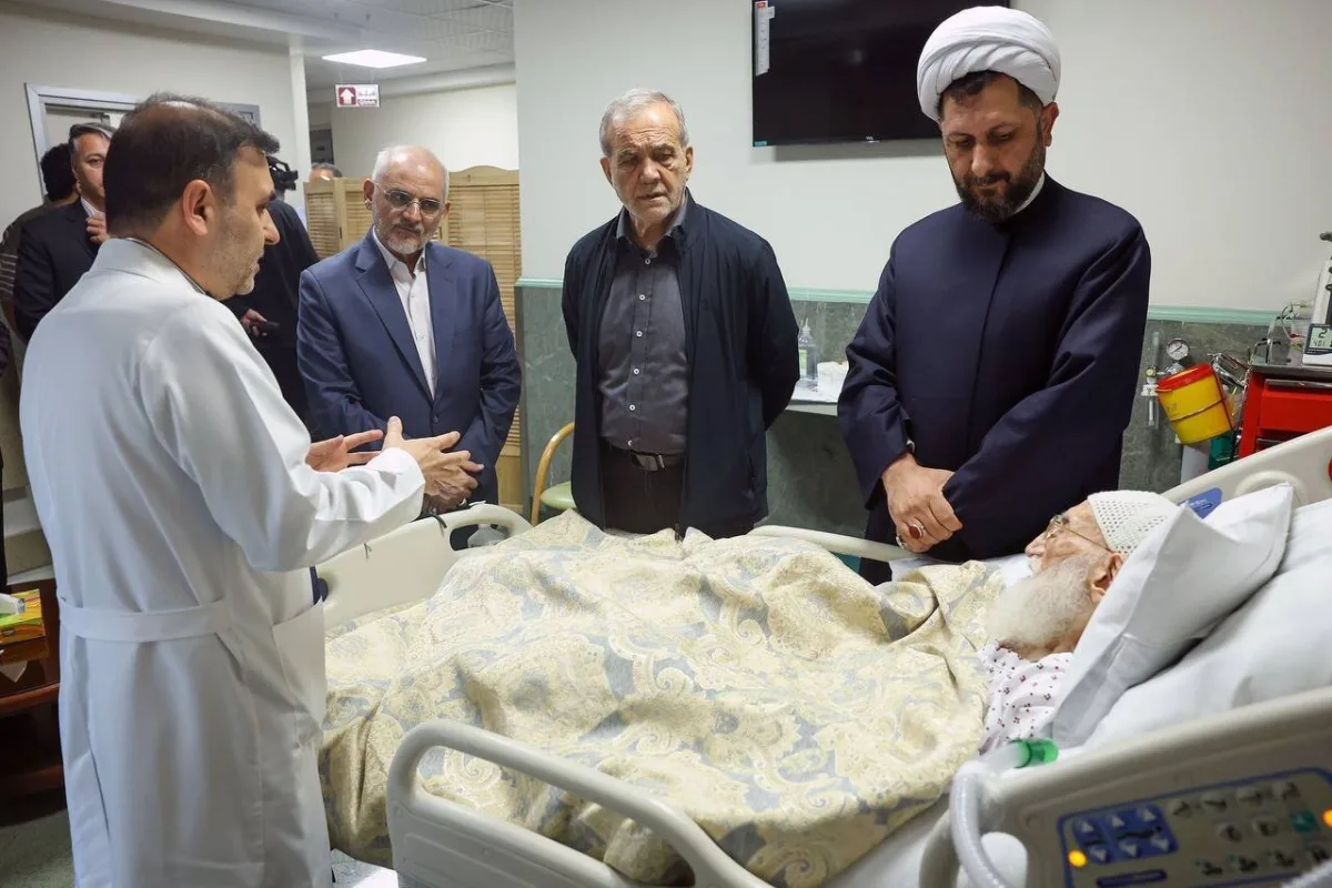 عیادت مسعود پزشکیان از آیت الله نوری همدانی+ عکس
