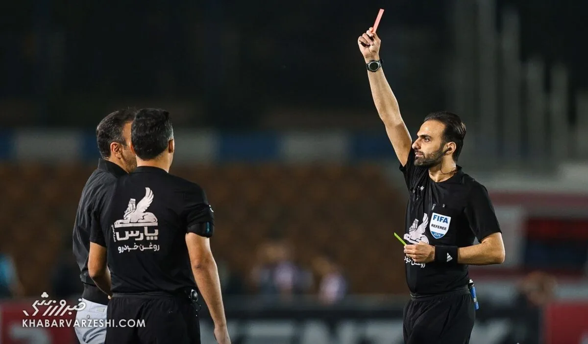 اخراج محسن خلیلی توسط امیر عرب براقی در دیدار پرسپولیس - فولاد