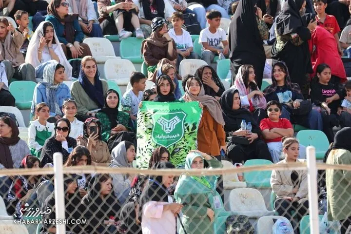 هواداران خیبر؛ خیبر - پرسپولیس