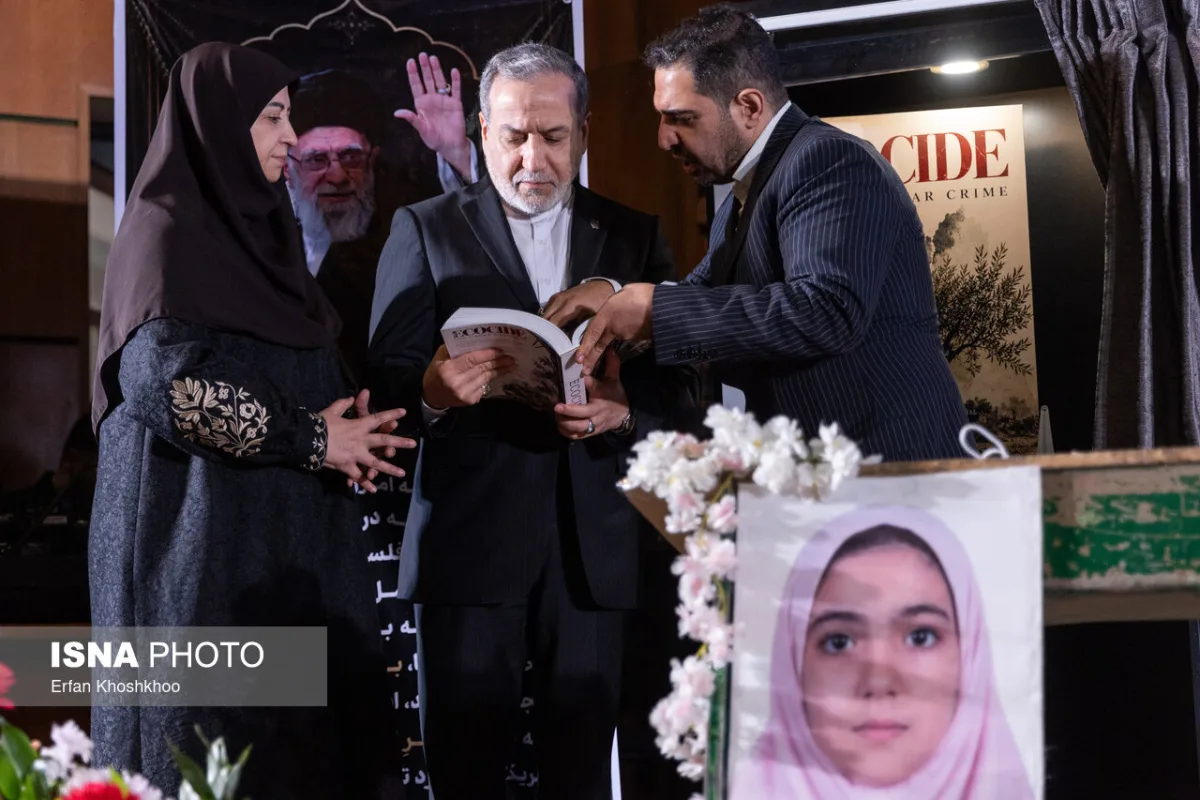 سید‌عباس عراقچی، وزیر امور خارجه و شینا انصاری، رئیس سازمان محیط زیست در نشست «اکوساید: جنایت جنگی خاموش»