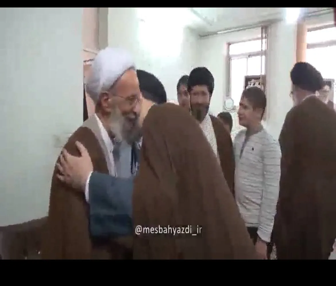 حضور آیت الله سید مجتبی خامنهای در منزل مصباح یزدی + تصاویر