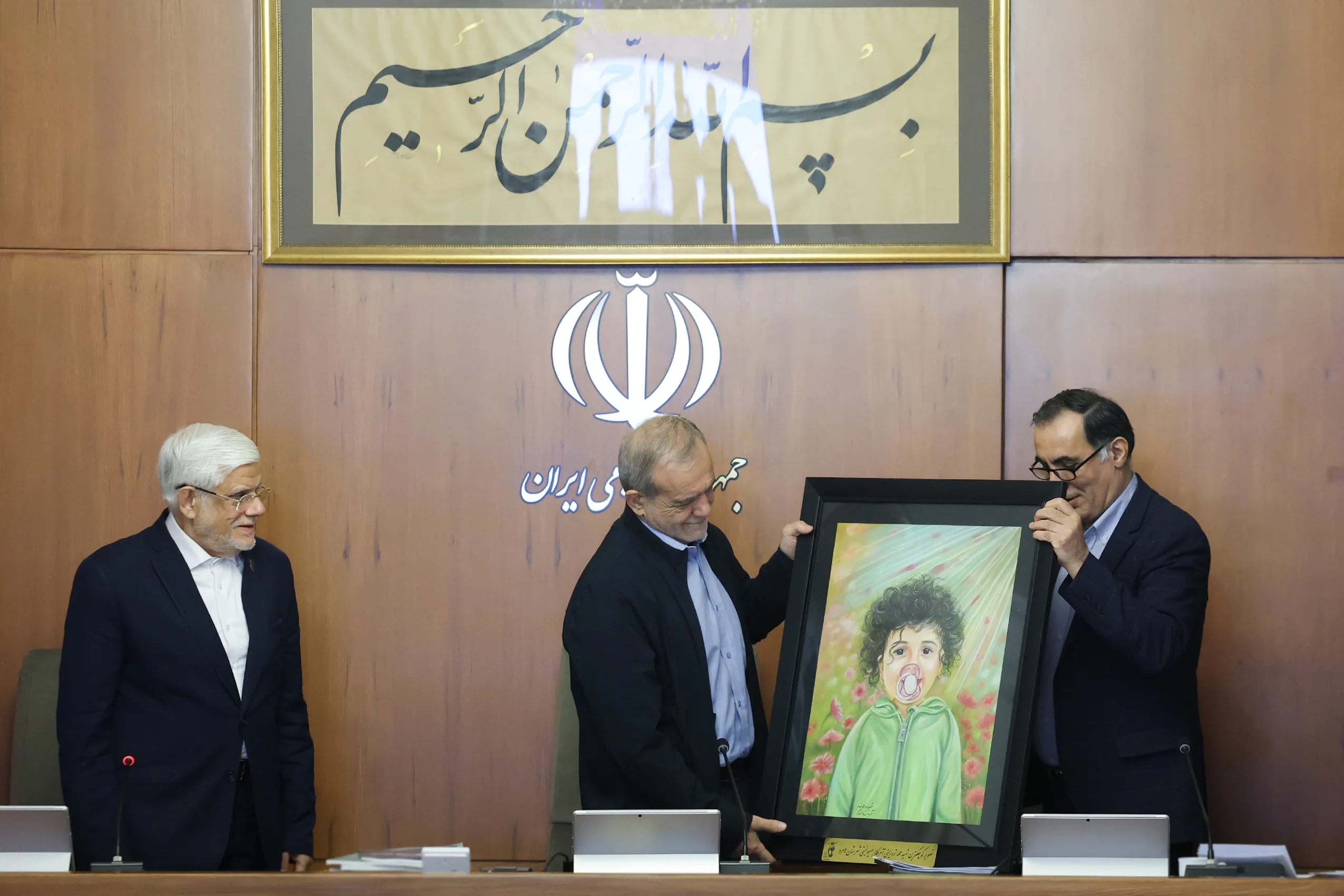 دولت برای تحقق تدابیر رهبر معظم انقلاب و عبور کشور از شرایط «نه جنگ، نه صلح» تلاش می‌کند