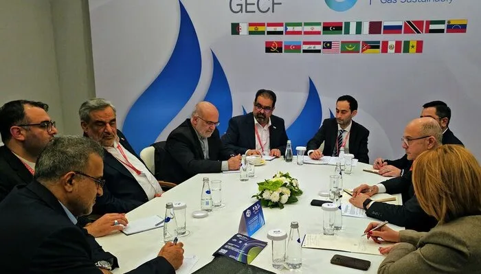 دیپلماسی فعال انرژی ایران؛ دیدارهای دو و سهجانبه سرپرست وزارت نفت در مسکو