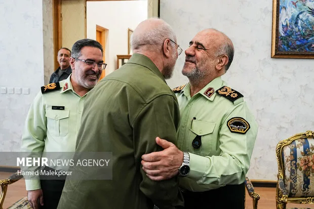 دیدار فرمانده و اعضای ستاد فرماندهی انتظامی کشور با رئیس مجلس