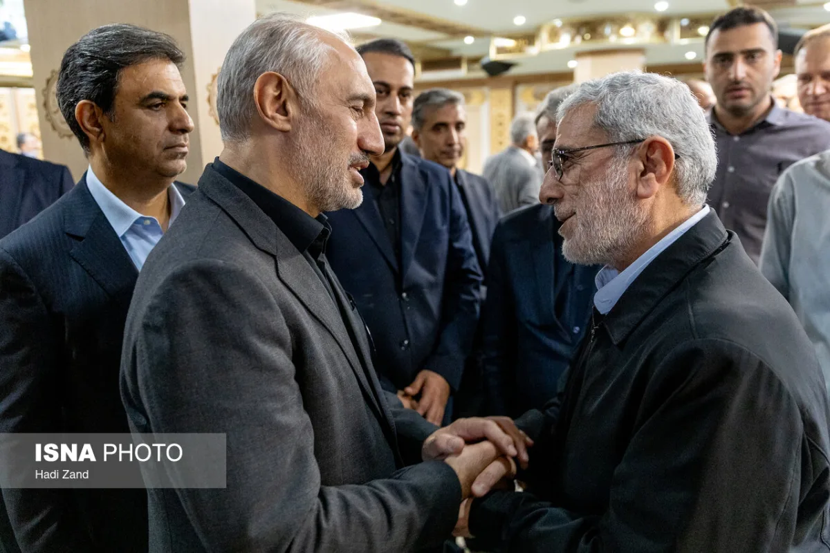اسماعیل قاآنی، فرمانده نیروی قدس سپاه در مراسم یادبود مادر حمید پورمحمدی، رییس سازمان برنامه و بودجه