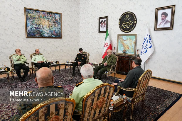دیدار فرمانده و اعضای ستاد فرماندهی انتظامی کشور با رئیس مجلس