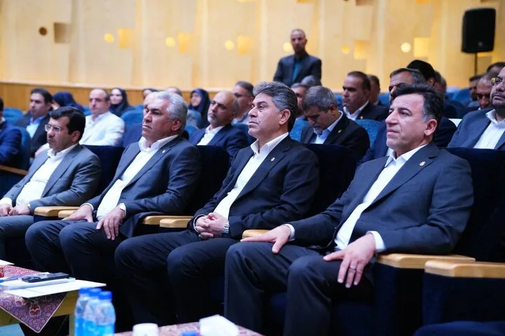فعالیت بنادر کشور حتی برای لحظهای متوقف نشد