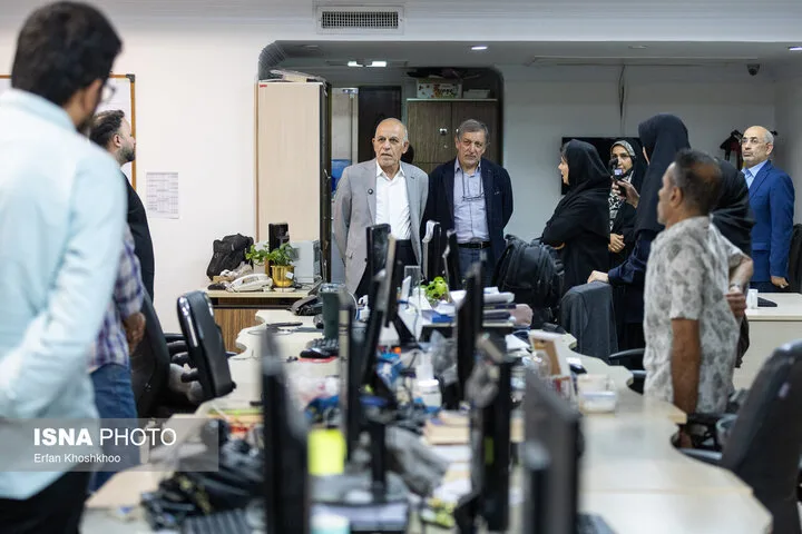 بازدید نماینده رییس جمهور در ستاد توسعه دریامحور از ایسنا
